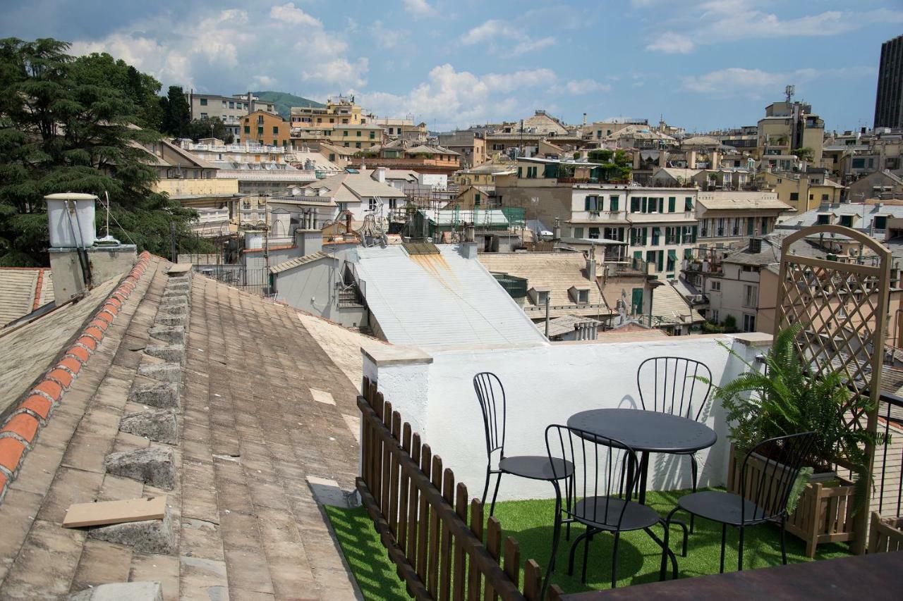 Sky On The Roofs - Il Cielo Sui Tetti Genua