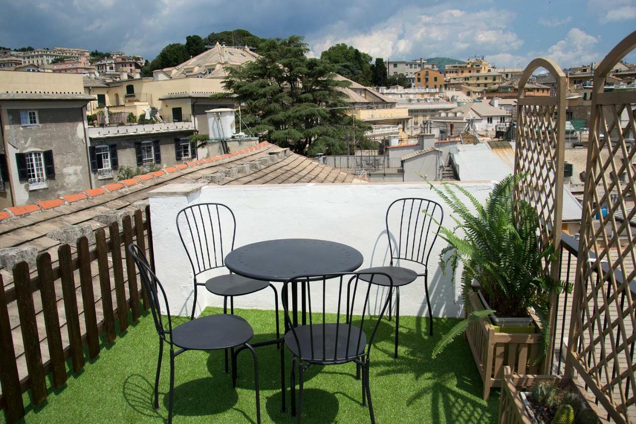 Sky On The Roofs - Il Cielo Sui Tetti * Genua